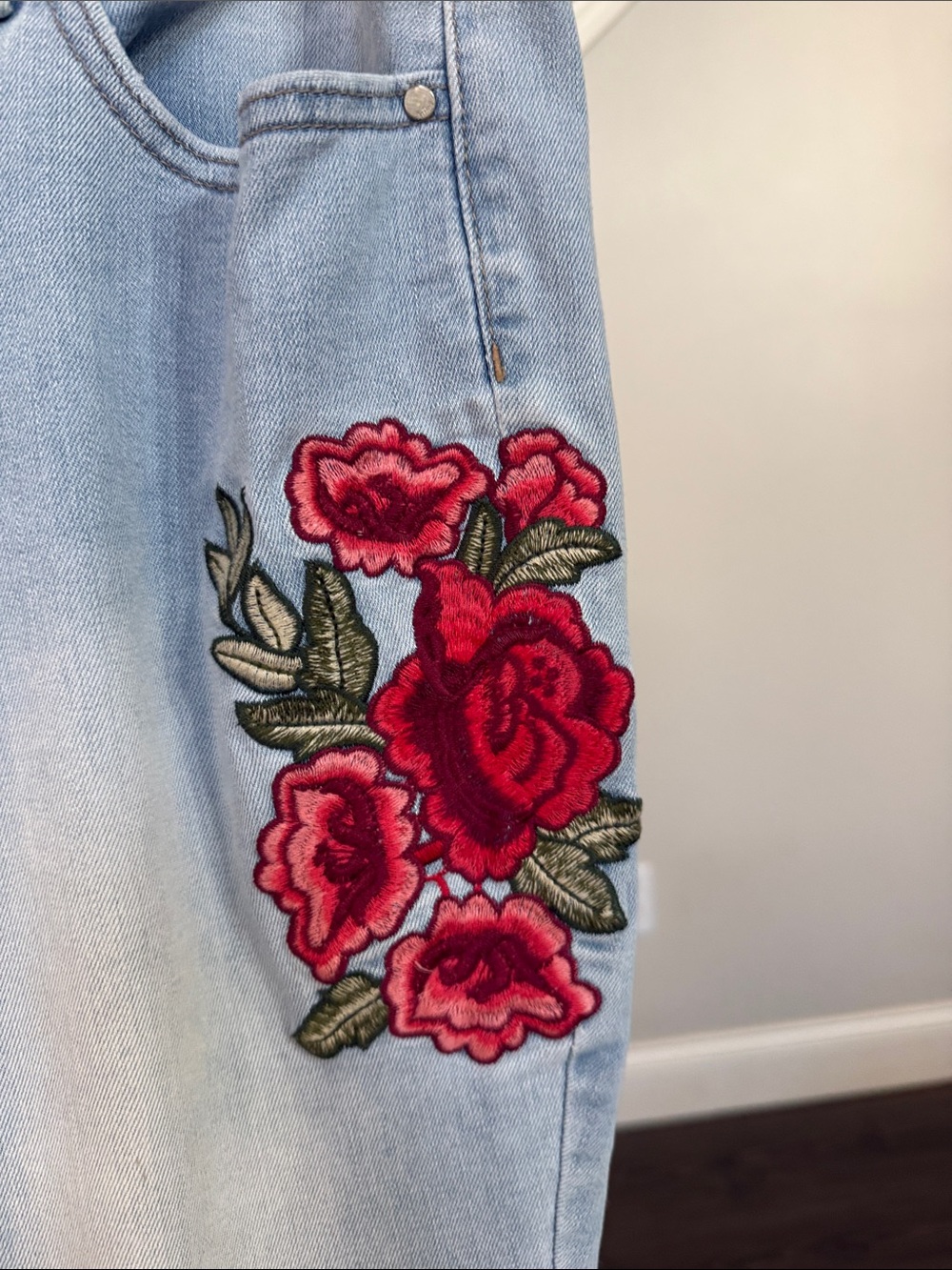 a.n.a Light Blue Embroidered Floral Skinny Ankle Raw Hem Stretch Denim Jeans 14 - Picture 3 of 8